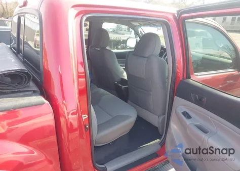 2015 Toyota Tacoma Base V6 z USA, uszkodzony, nr VIN 3TMLU4EN9FM175463